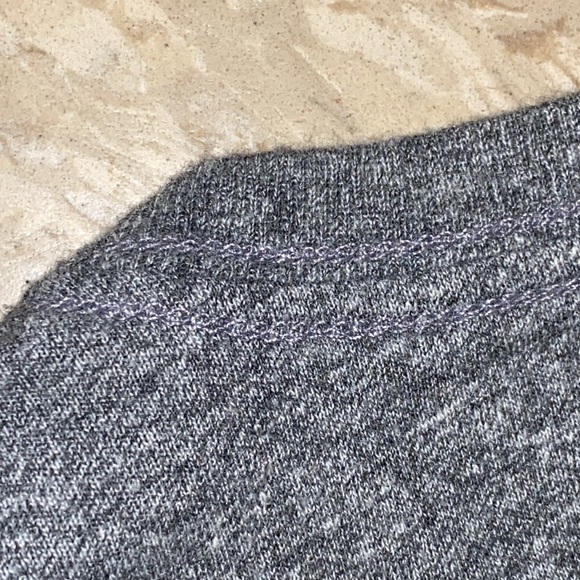 American Eagle Outfitters 🦅 Legend V-Neck T-Shirt in Heather Grey size Small - Picture 10 of 14